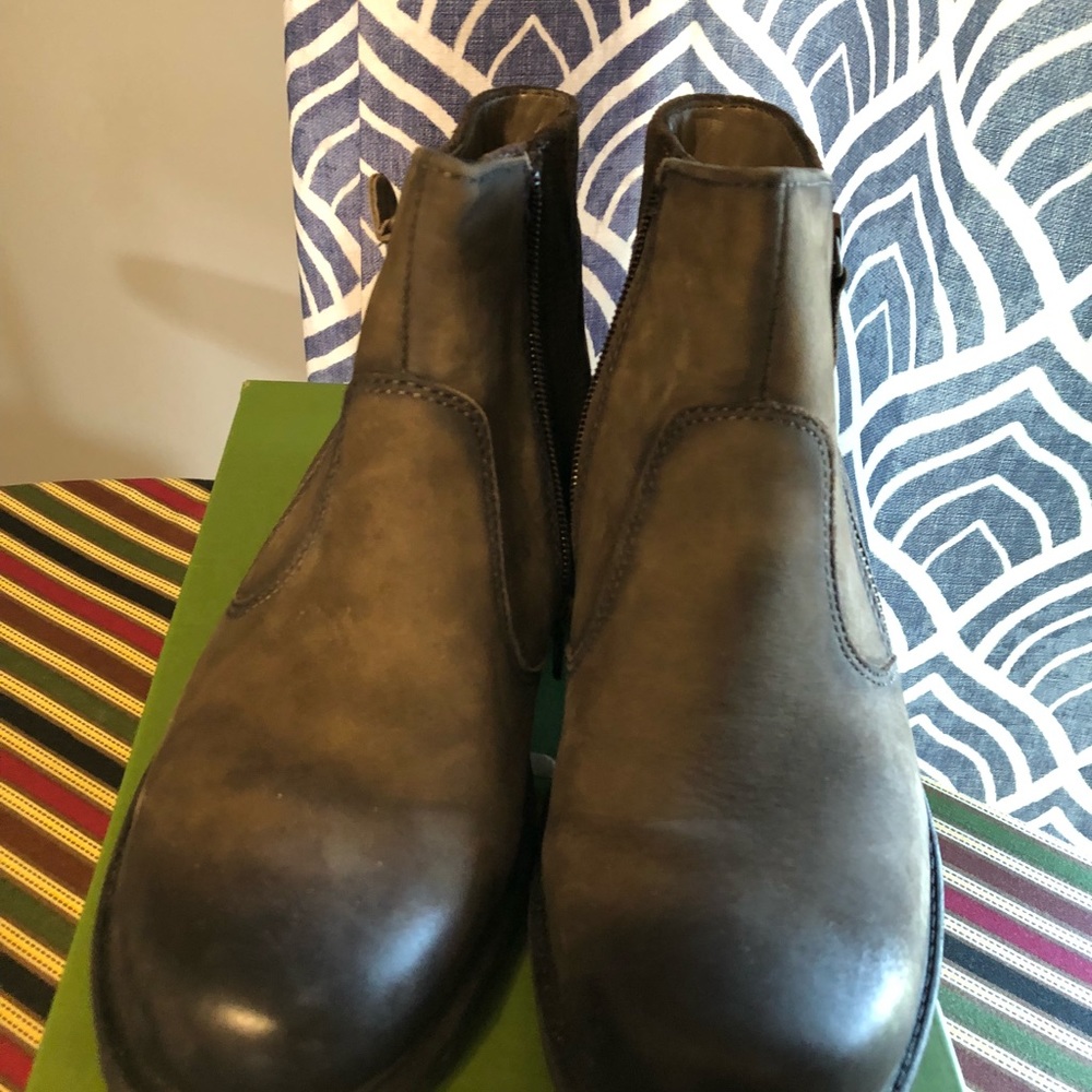 Earth Brown Ankle Boots - Picture 2 of 4